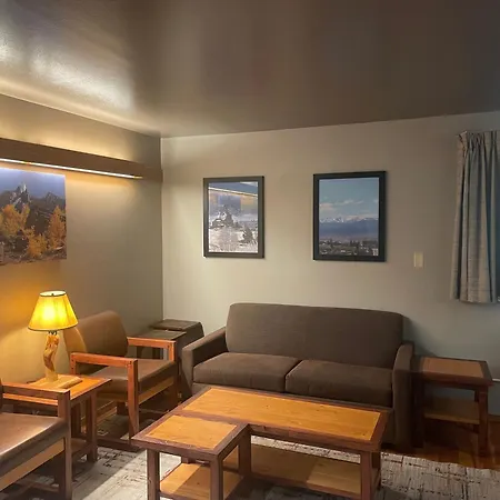 Rocker Inn Butte Room photo